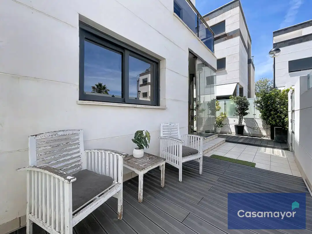 Terrassa de Casa o xalet en venda en Alicante / Alacant amb Aire condicionat, Calefacció i Jardí privat