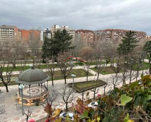 Jardí de Pis en venda en León Capital  amb Calefacció, Parquet i Terrassa