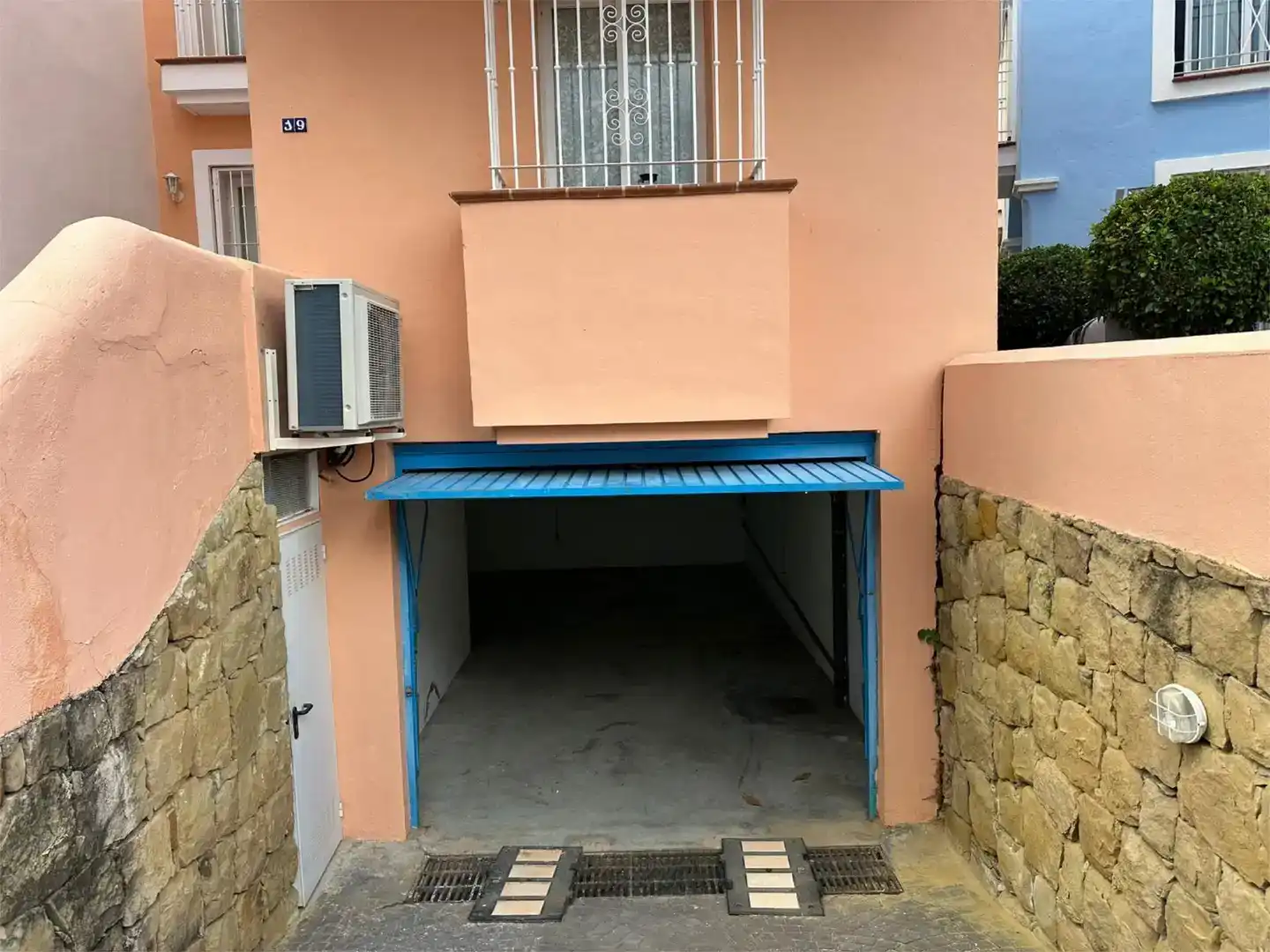 Aparcament de Casa adosada de lloguer en Marbella amb Aire condicionat, Piscina i Balcó