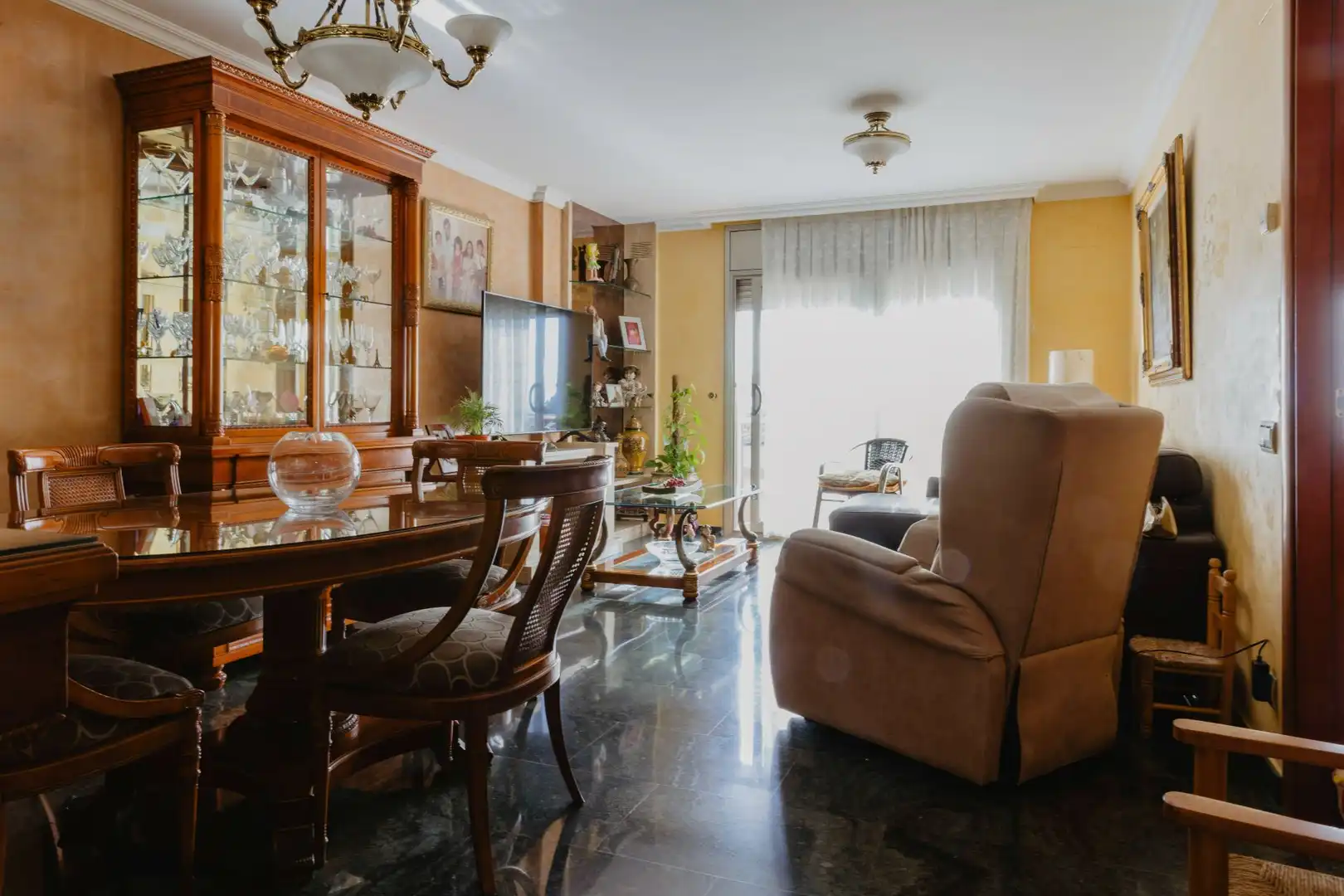 Living room of Houses for sale in Santa Coloma de Gramenet  with Air Conditioner, Heating and Private garden