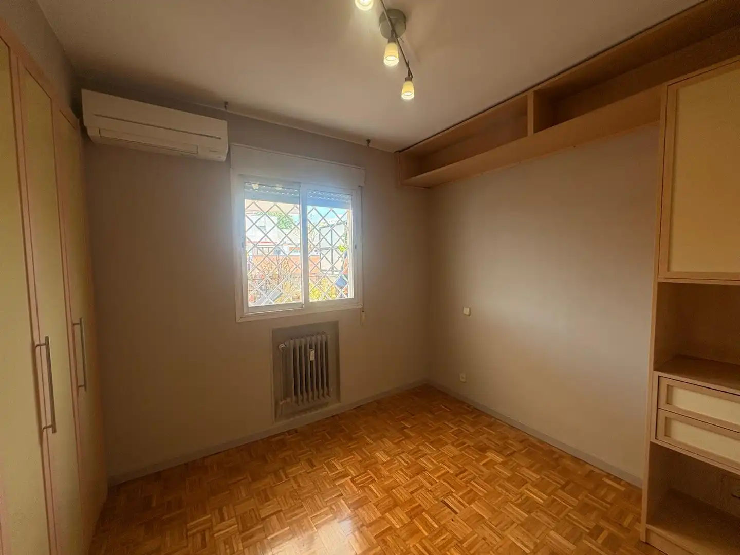 Schlafzimmer von Wohnung zur Miete in Madrid mit Heizung und Terrasse