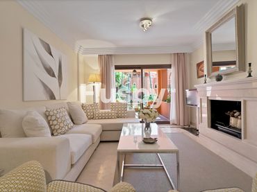 Ground floor with pool for sale in Calle Vasari