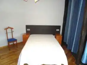 Schlafzimmer von Wohnung zur Miete in Gijón  mit Heizung, Parkett und Möbliert