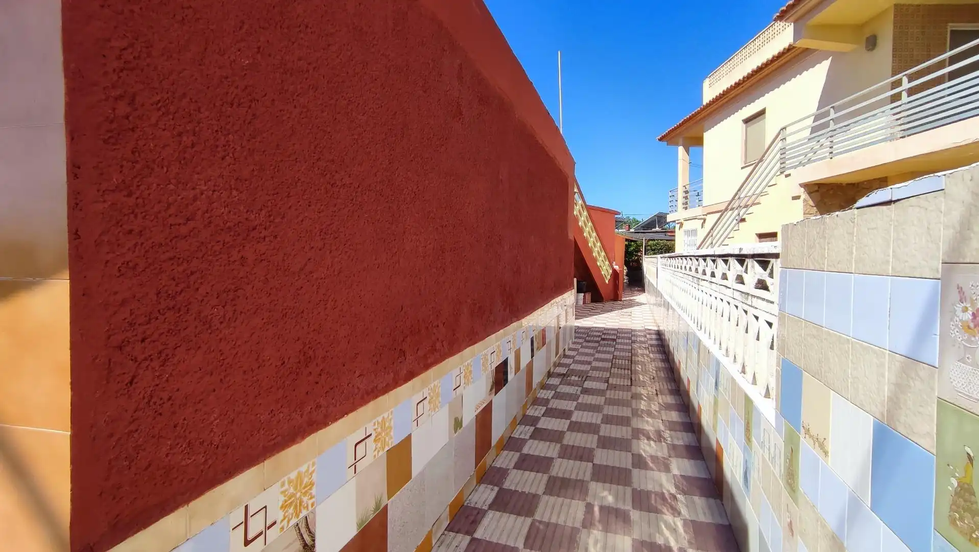 Vista exterior de Casa adosada en venta en Gandia con Aire acondicionado, Jardín privado y Terraza