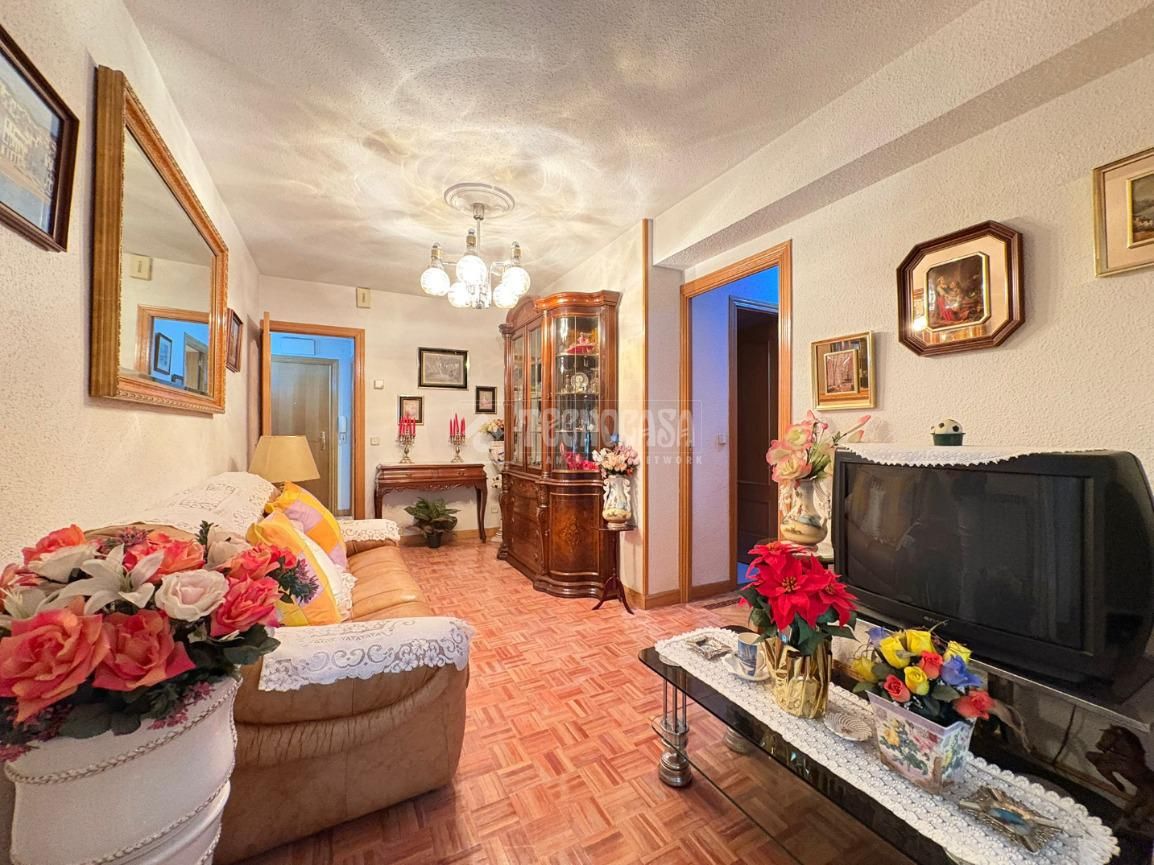 Living room of Flat for sale in Getafe  with Heating, Terrace and Furnished