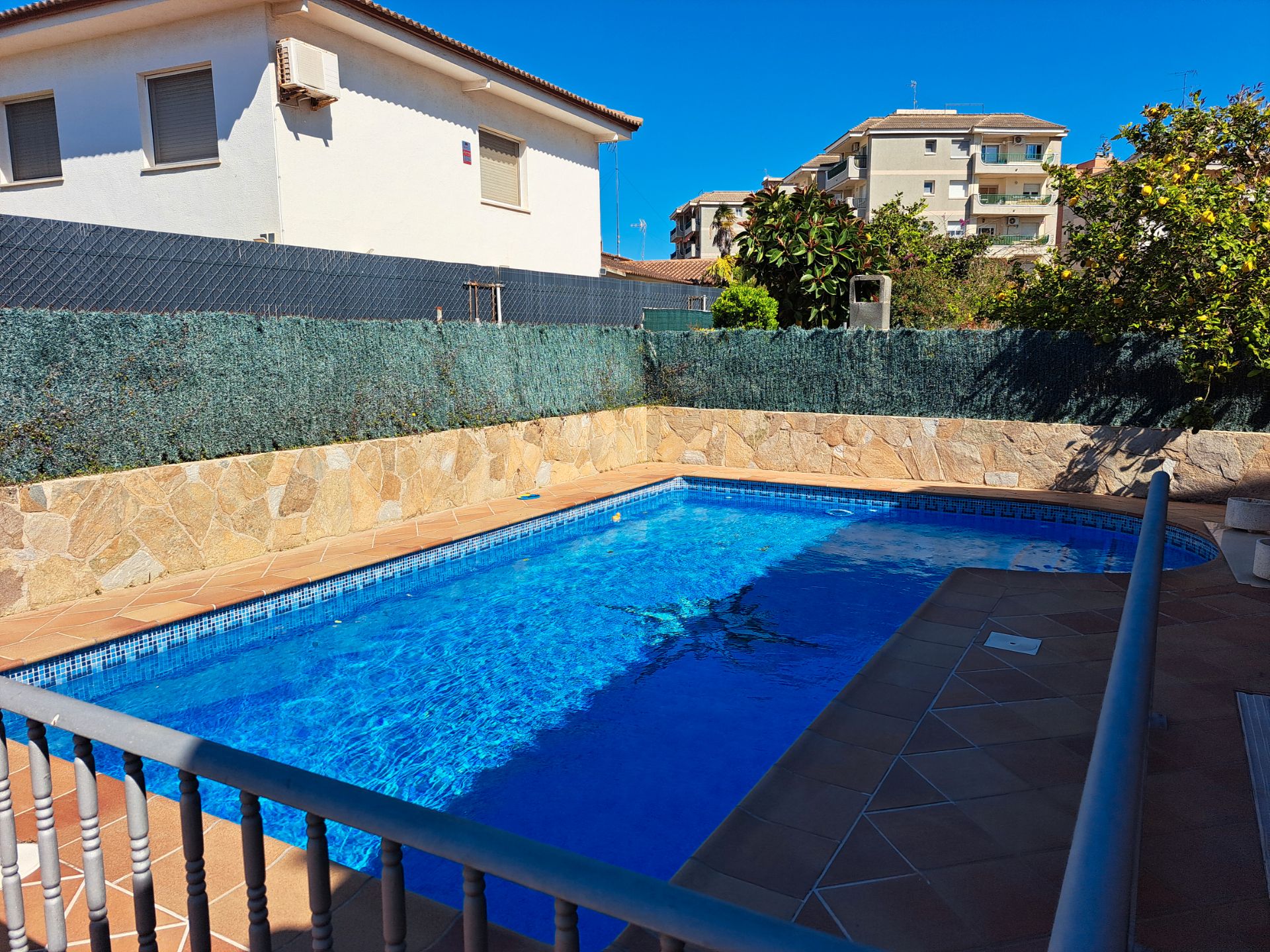 Piscina de Casa o xalet en venda en Cunit amb Aire condicionat, Calefacció i Jardí privat