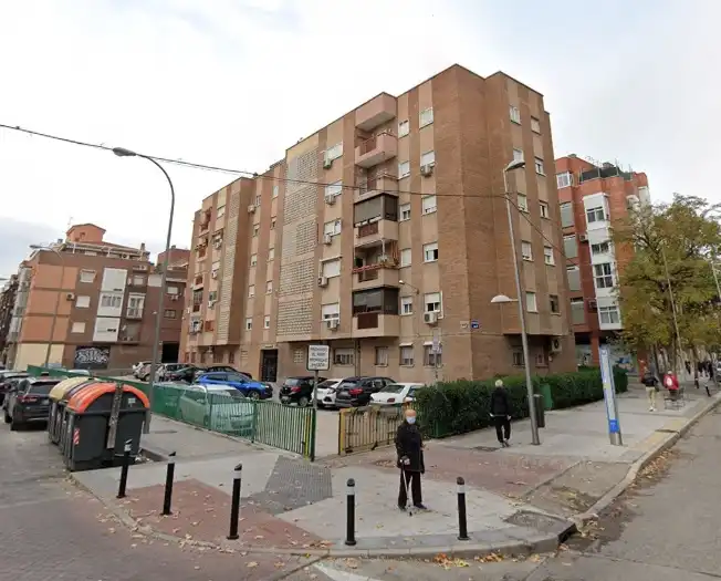 Vista exterior de Pis en venda en Madrid amb Calefacció, Traster i Moblat