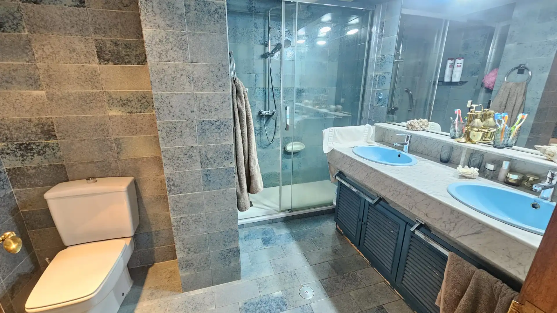 Badezimmer von Wohnung zum Verkauf in Madrid mit Klimaanlage, Heizung und Privatgarten