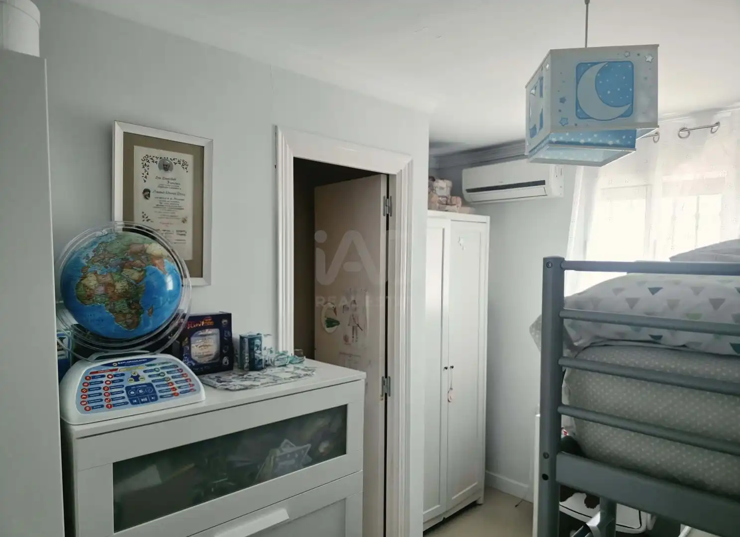 Schlafzimmer von Dachboden zum Verkauf in Bornos mit Klimaanlage und Heizung