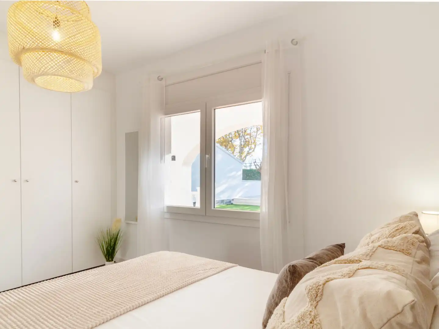 Schlafzimmer von Erdgeschoss zum Verkauf in Empuriabrava mit Klimaanlage, Heizung und Terrasse