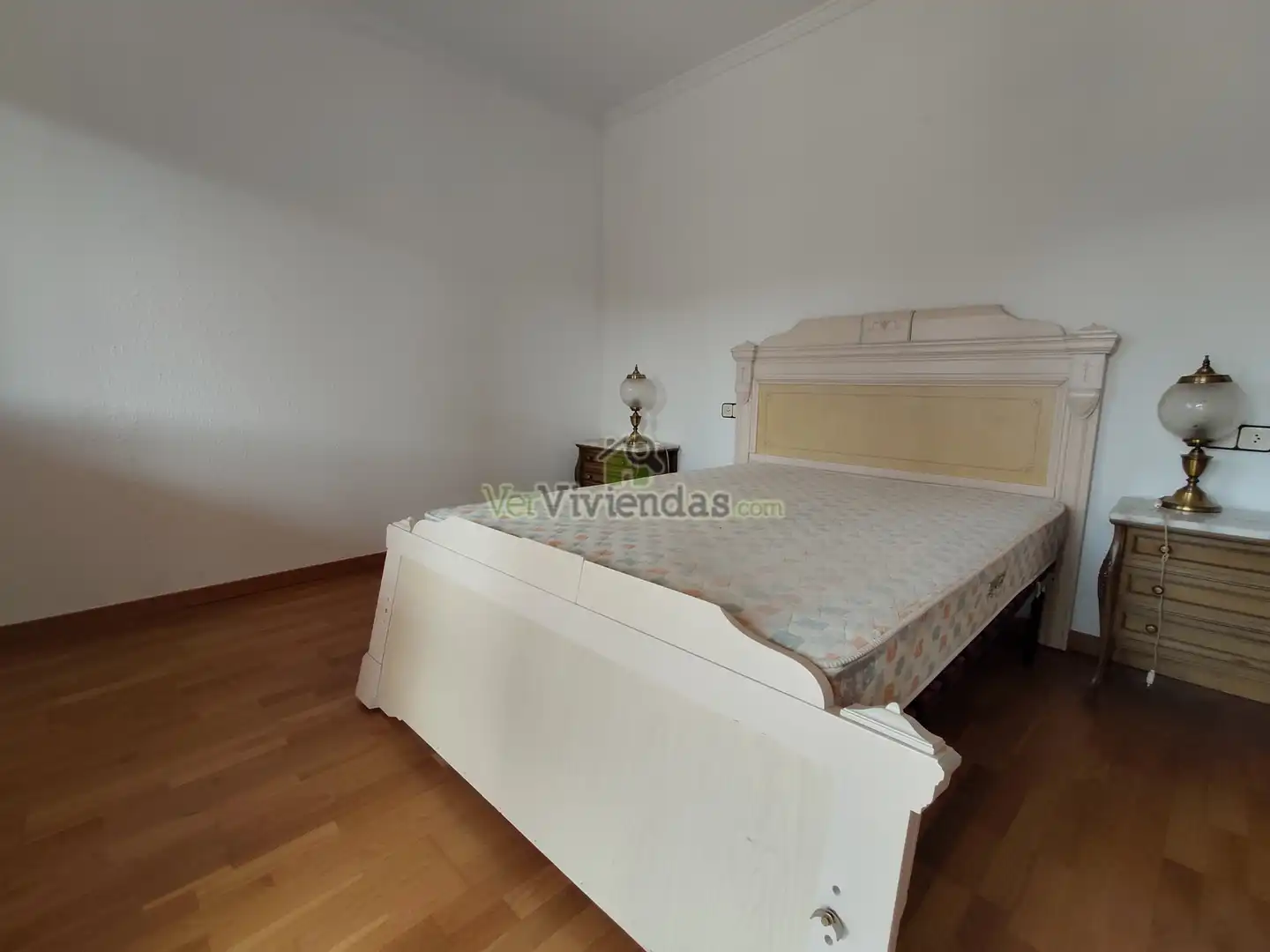 Dormitori de Casa o xalet en venda en Cerdanyola del Vallès amb Calefacció, Jardí privat i Parquet