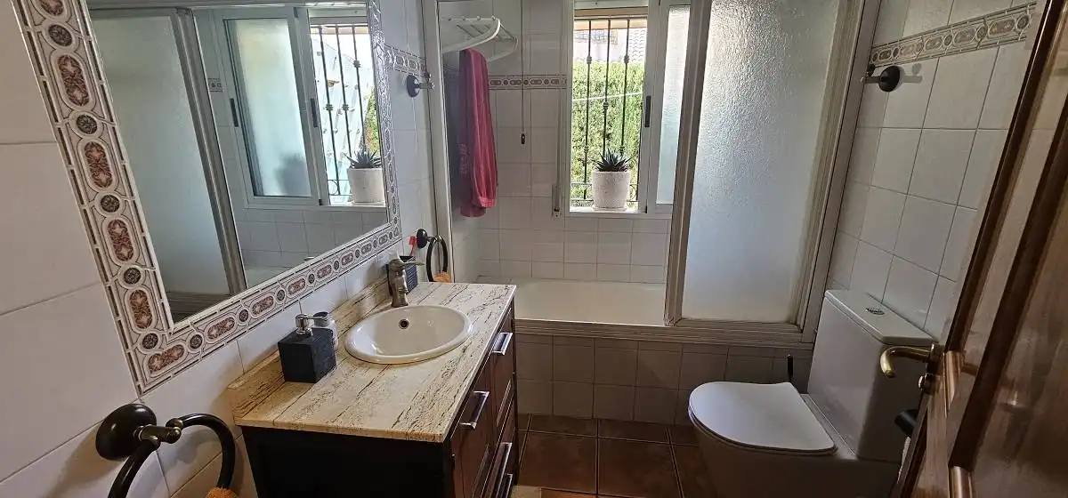 Bany de Casa o xalet en venda en Orihuela amb Aire condicionat, Calefacció i Terrassa