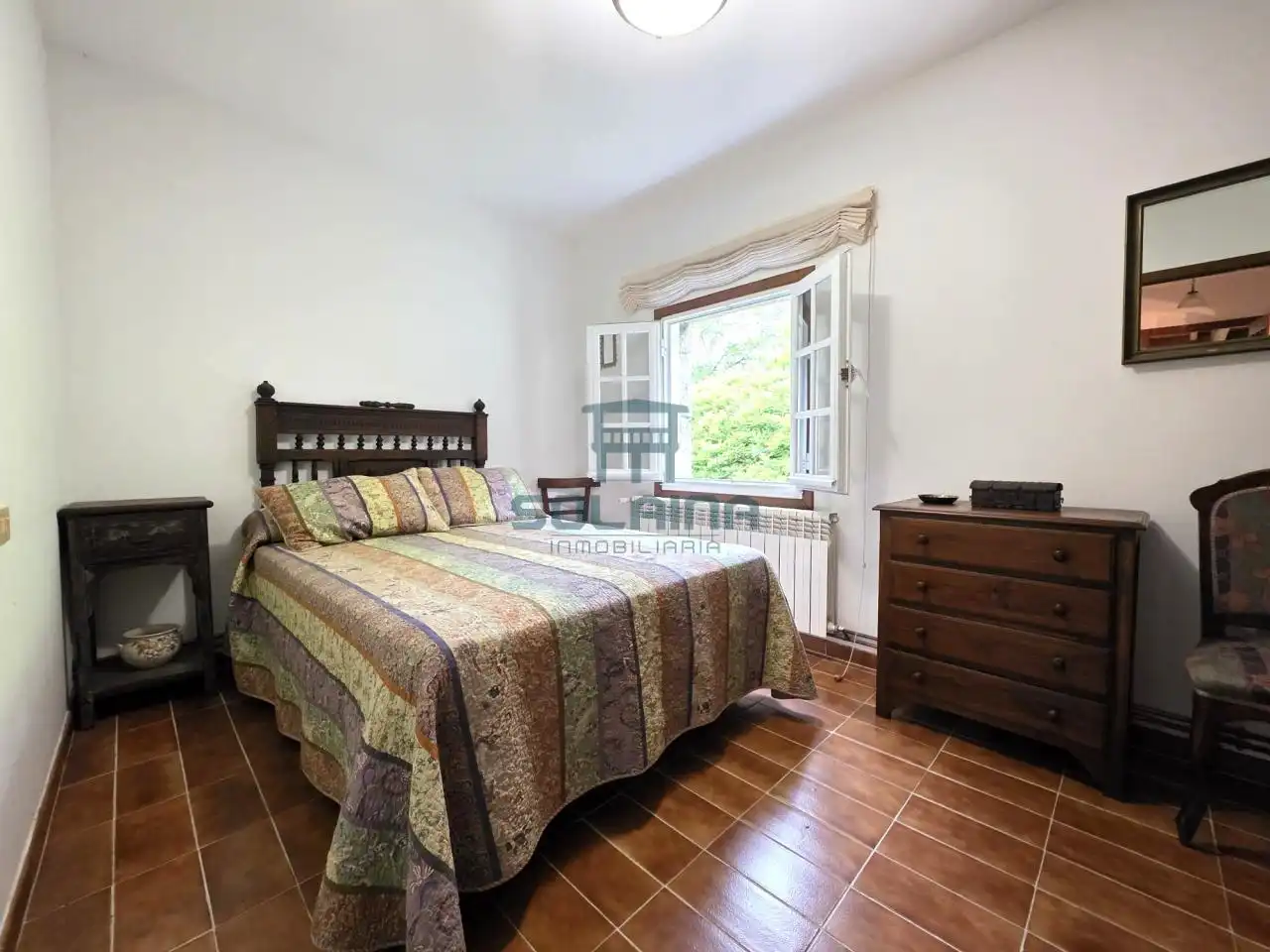 Dormitori de Casa o xalet en venda en Ourense Capital  amb Calefacció i Jardí privat