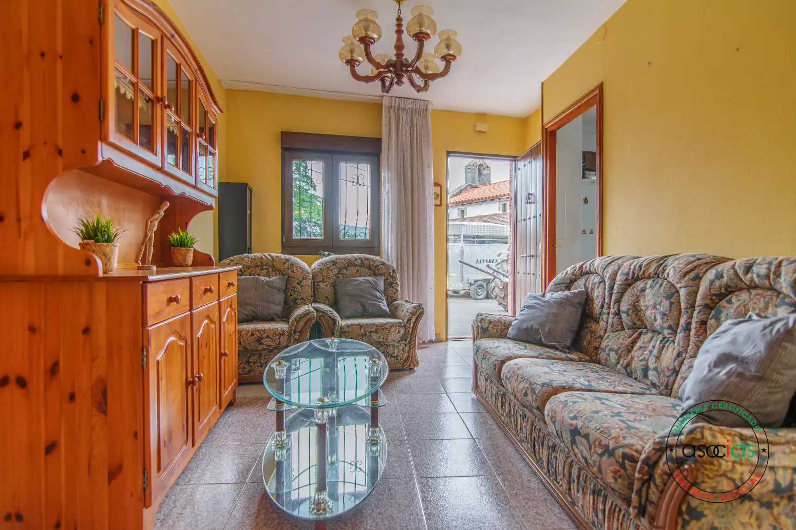 Sala de estar de Casa adosada en venta en Proaza con Calefacción y Trastero