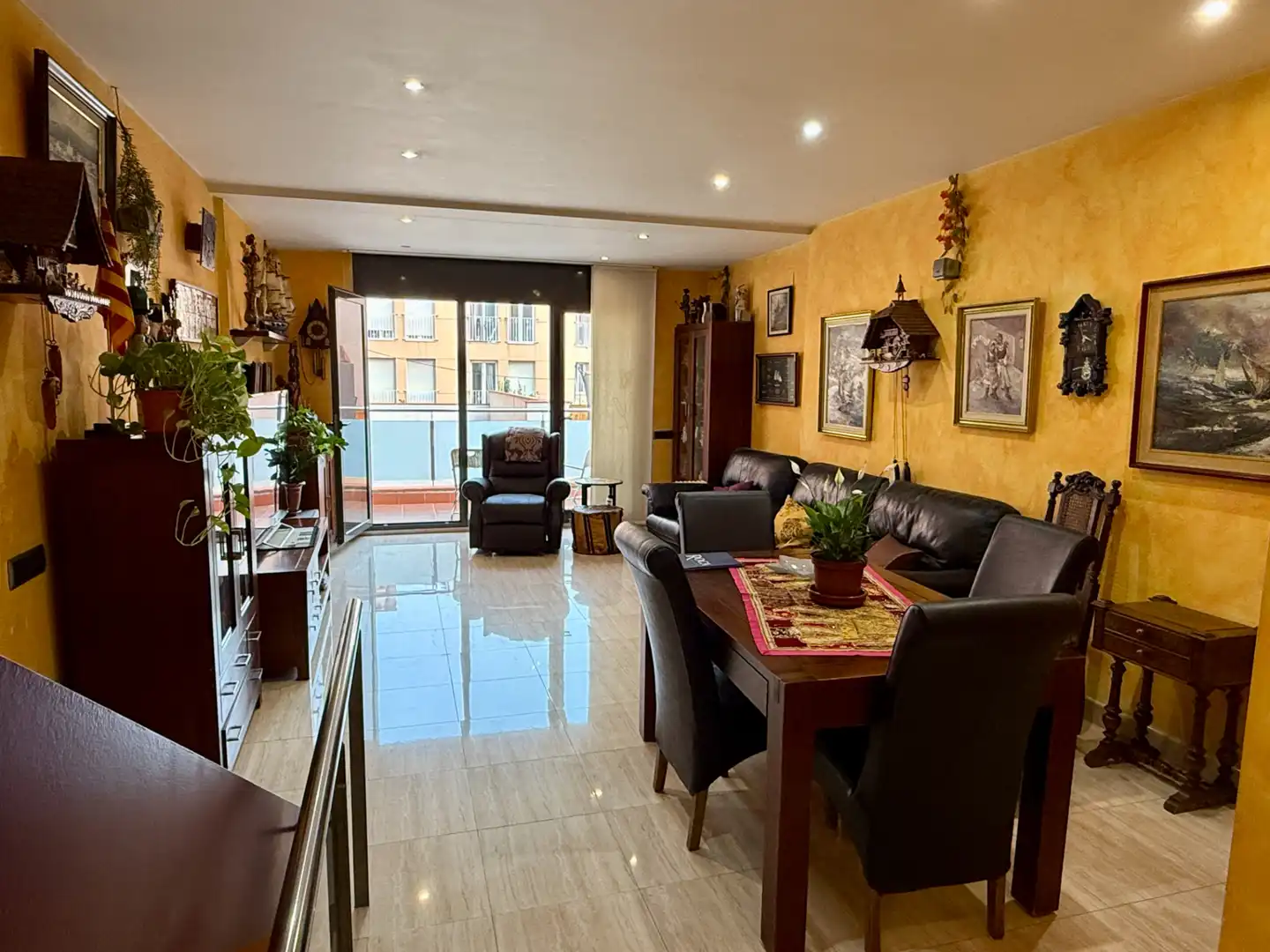 Sala d'estar de Casa adosada en venda en Barcelona amb Aire condicionat, Calefacció i Jardí privat