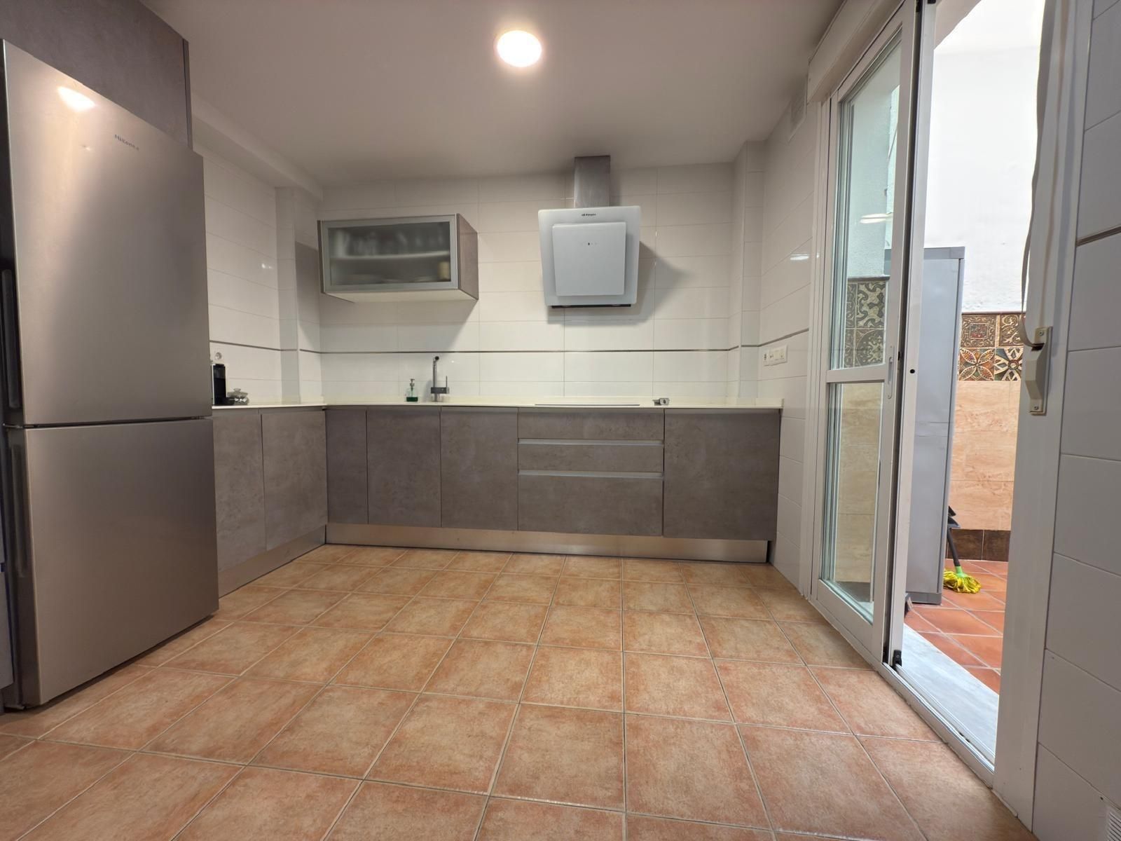 Cuina de Casa adosada en venda en San Fernando amb Terrassa, Traster i Balcó