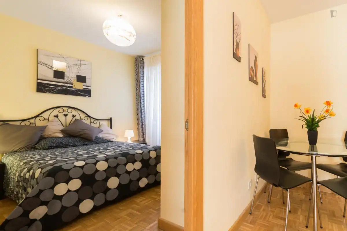 Habitación en Reyes Católicos