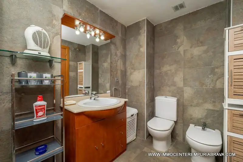 Baño de Apartamento en venta en Empuriabrava