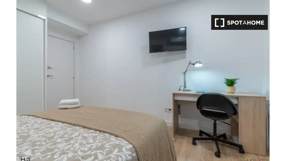 Bedroom of Flat for rent in Madrid  with Air Conditioner, Heating and Furnished