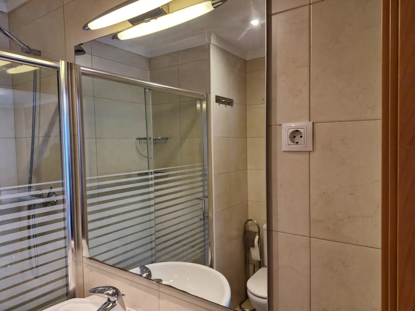Badezimmer von Wohnung zur Miete in Leioa mit Heizung, Parkett und Möbliert