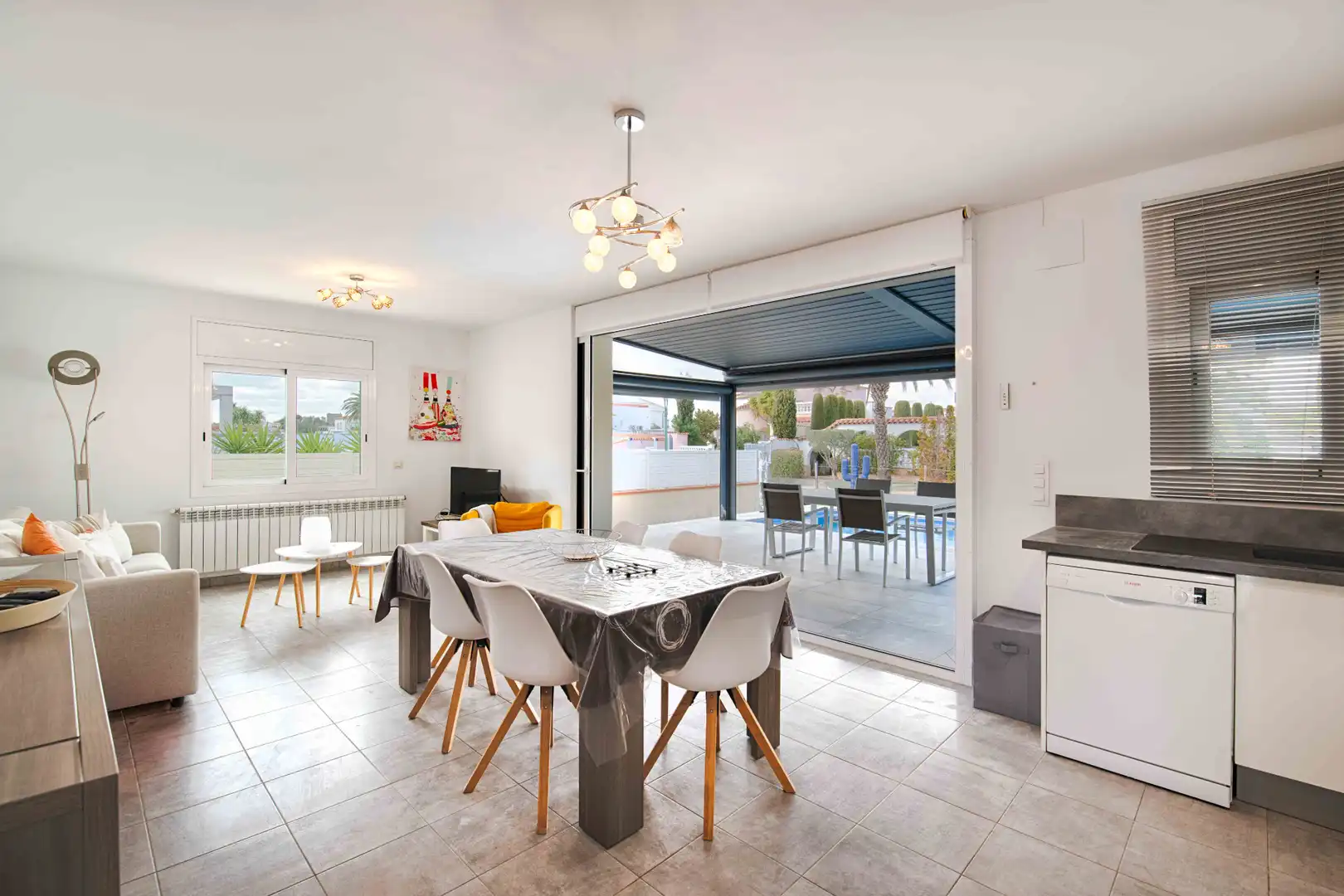 Casa con piscina en venta en Carrer Norfeu, imagen 12