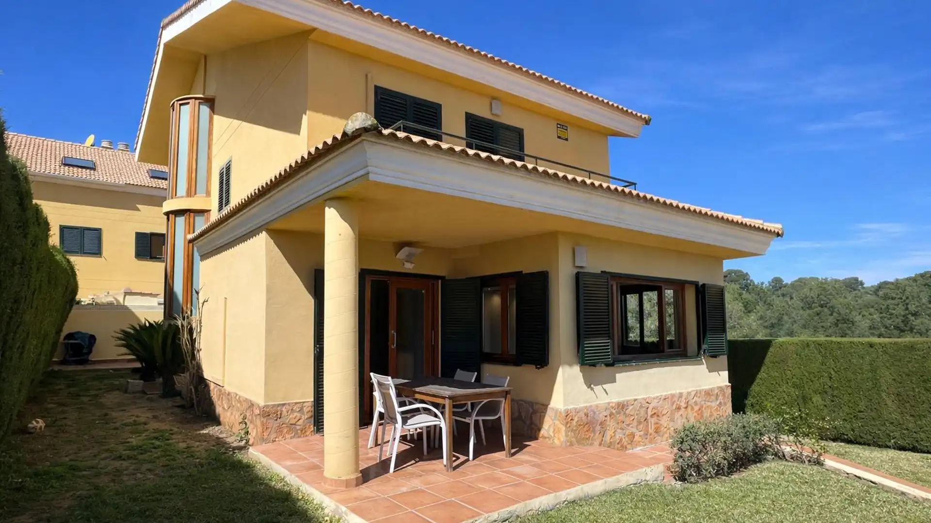 Vista exterior de Casa o chalet de alquiler en  Valencia Capital con Aire acondicionado, Calefacción y Jardín privado