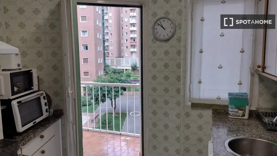 Bedroom of Apartments for share in Bilbao   with Air Conditioner, Terrace and Furnished