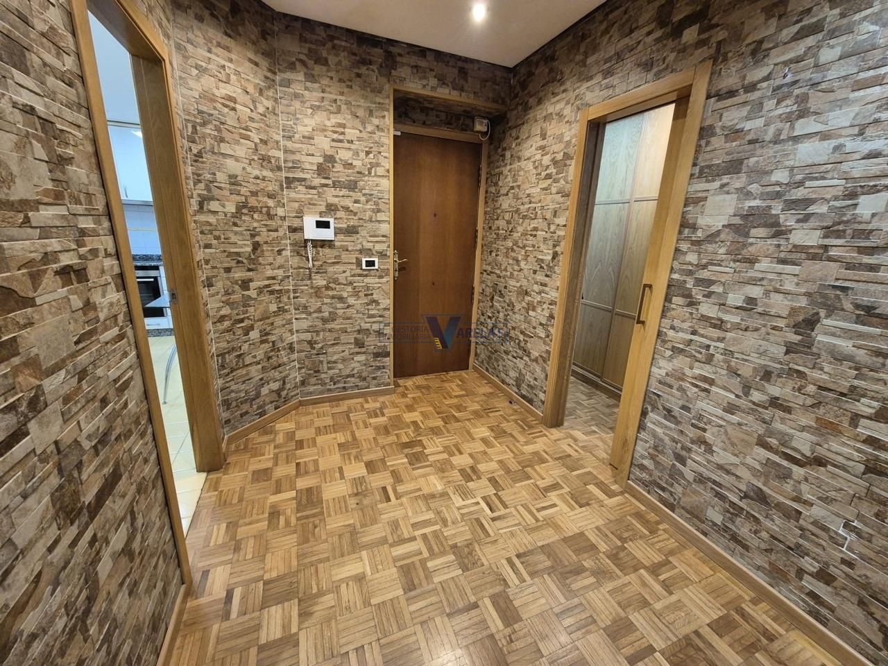 Piso en venta en Ourense Capital  con Calefacción, Parquet y Terraza
