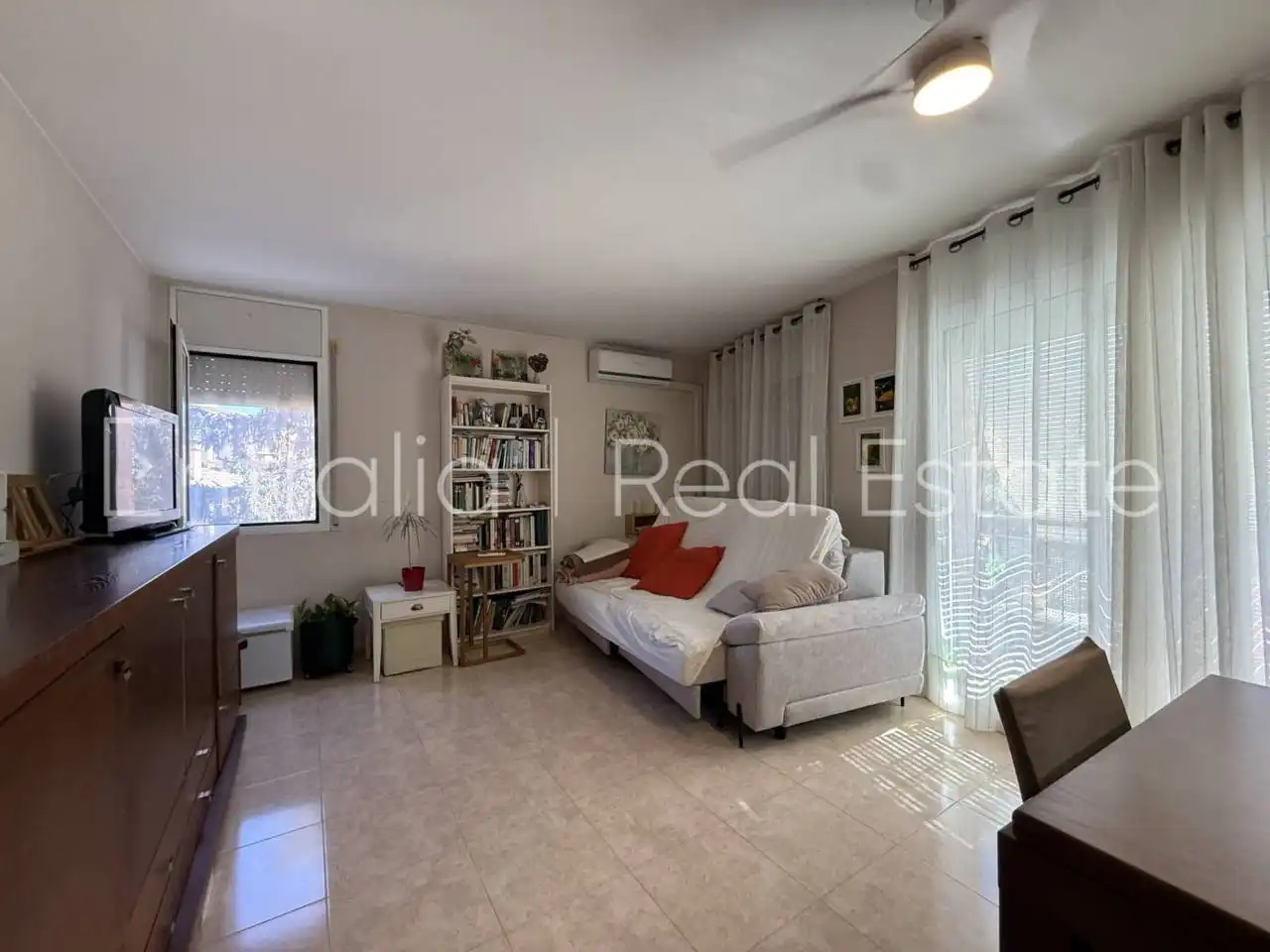 Living room of Flat for sale in Celrà  with Air Conditioner, Heating and Furnished