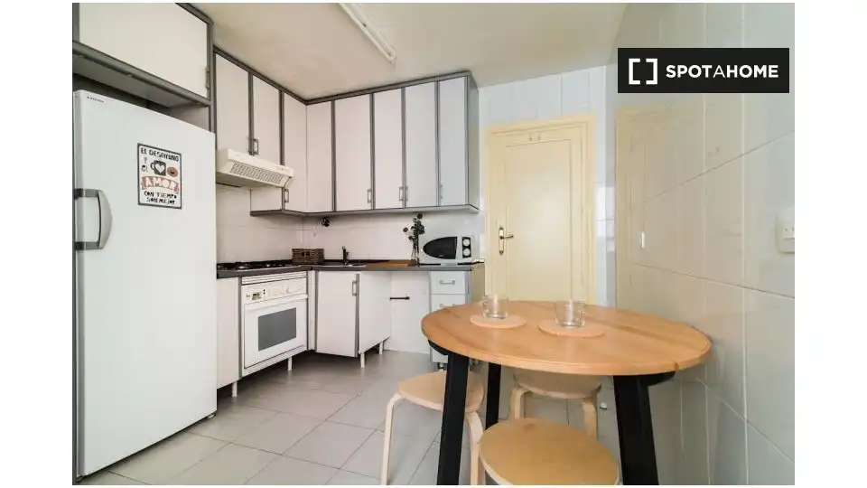 Kitchen of Flat for share in Madrid  with Air Conditioner, Heating and Furnished