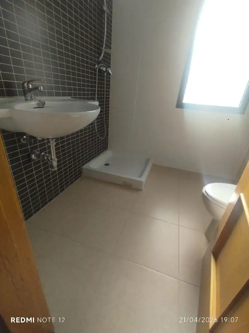 Bany de Casa adosada en venda en Villanueva del Ariscal amb Aire condicionat, Calefacció i Jardí privat