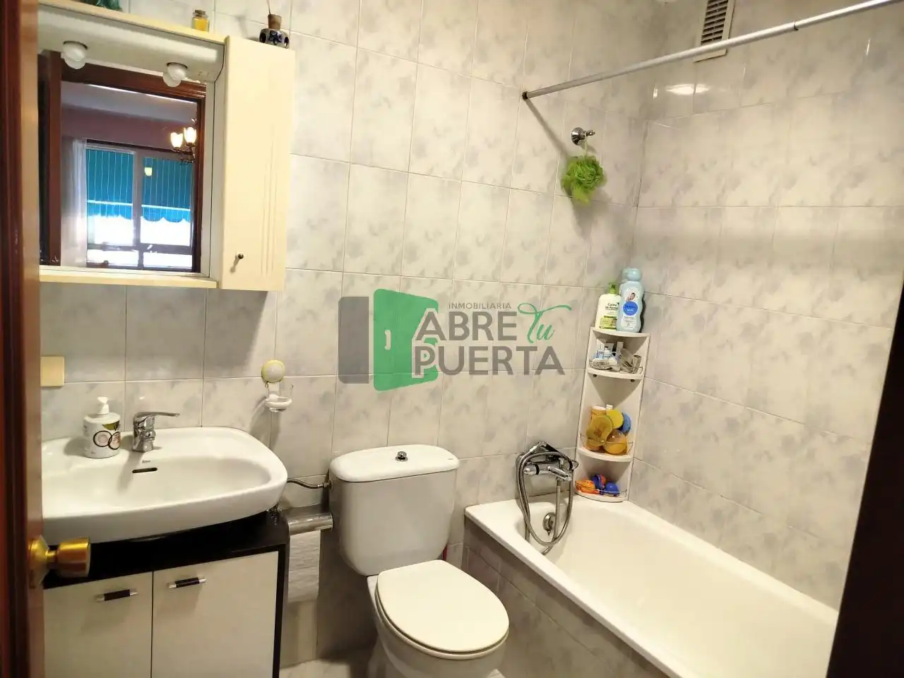 Bathroom of Flat for sale in Ourense Capital   with Heating, Storage room and Balcony