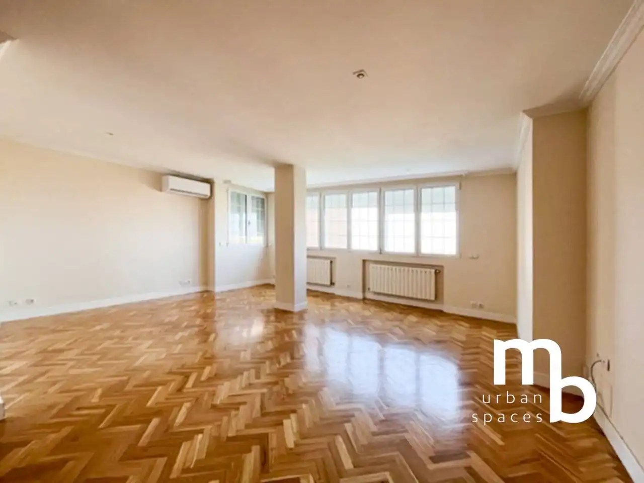 Vista exterior de Piso de alquiler en Madrid con Aire acondicionado, Calefacción y Parquet
