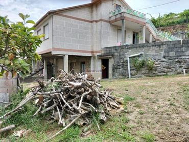 Casa con jardín en venta en Ponteareas