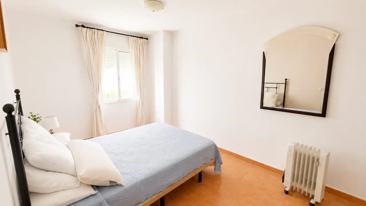 Dormitori de Pis en venda en Marbella amb Terrassa, Moblat i Balcó