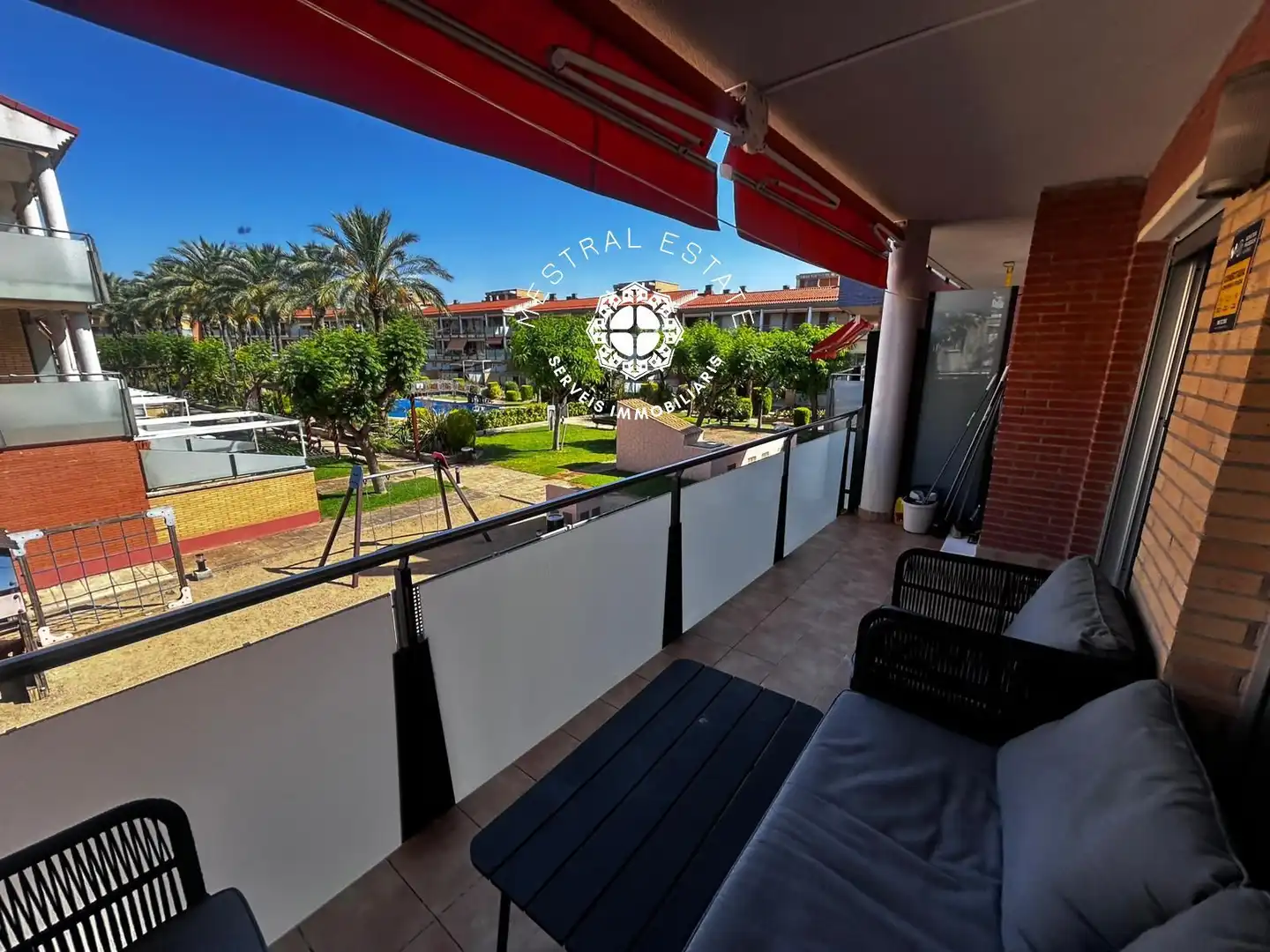 Vista exterior de Pis en venda en Cambrils amb Aire condicionat, Terrassa i Piscina