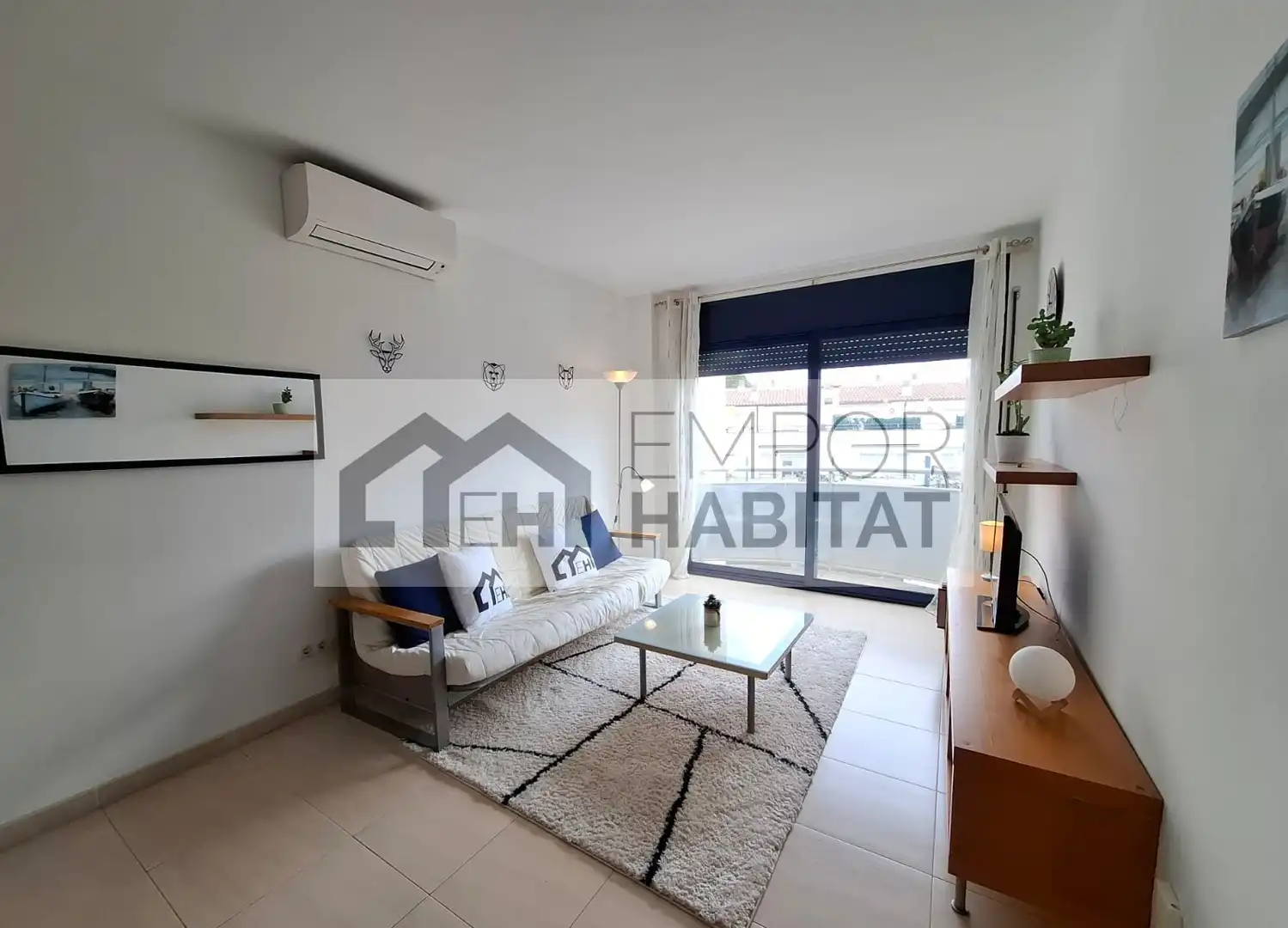Living room of Apartments for sale in Llançà  with Air Conditioner, Terrace and Furnished