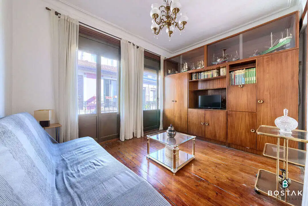 Sala de estar de Piso en venta en Bilbao  con Calefacción y Balcón