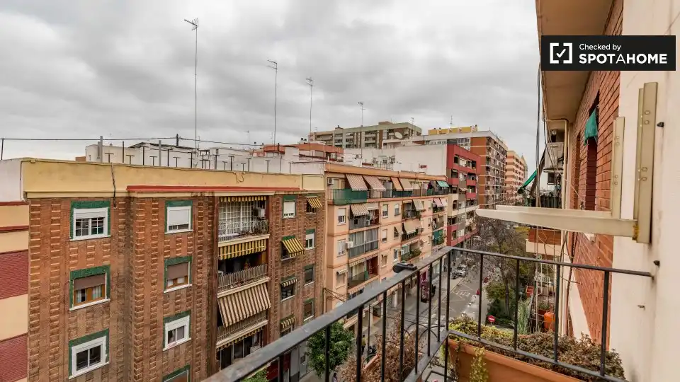Vista exterior de Piso de alquiler en Valencia con Aire acondicionado, Calefacción y Amueblado