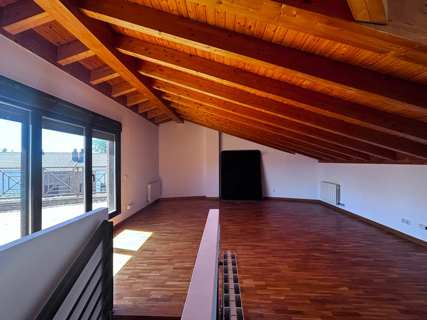 Einfamilien-Reihenhaus zum Verkauf in Burgos mit Heizung, Terrasse und Abstellraum