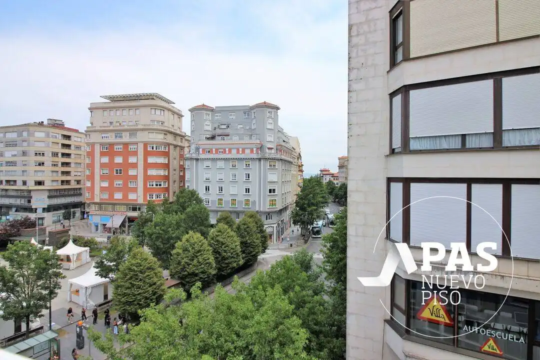 Außenansicht von Wohnung zum Verkauf in Santander mit Heizung und Balkon