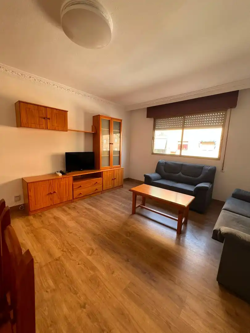 Sala d'estar de Apartament de lloguer en Almería amb Aire condicionat i Moblat