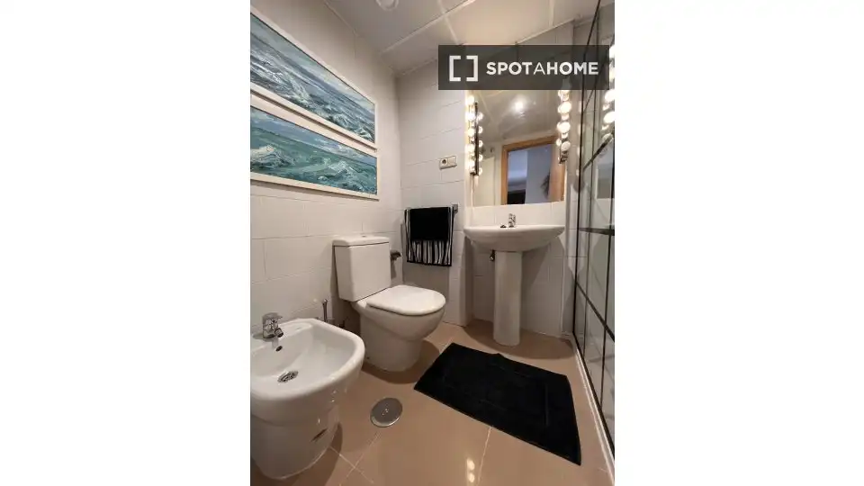 Baño de Piso de alquiler en Madrid con Aire acondicionado, Calefacción y Amueblado