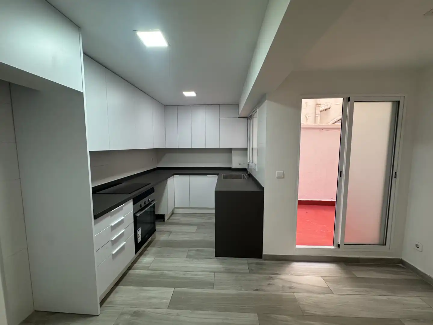 Cuina de Pis de lloguer en Valencia amb Aire condicionat i Terrassa