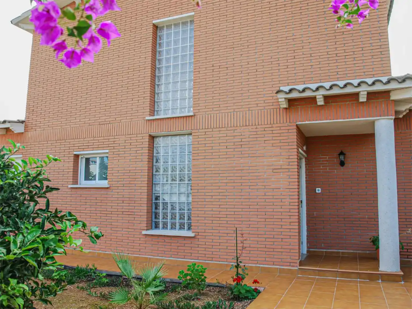 Exterior view of Houses for sale in Roda de Berà  with Swimming Pool and Balcony