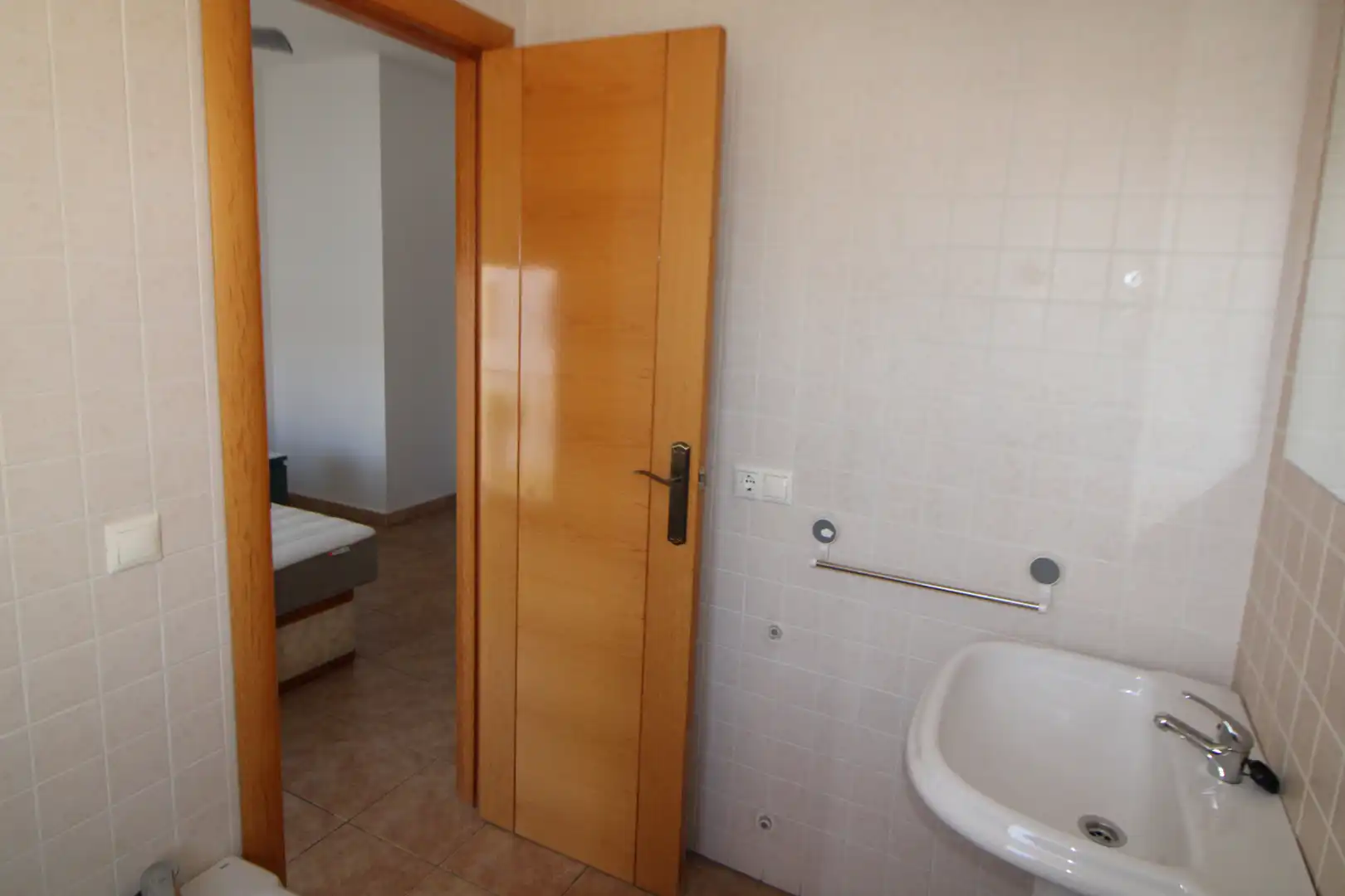 Badezimmer von Einfamilien-Reihenhaus zur Miete in Aljaraque mit Privatgarten, Abstellraum und Möbliert
