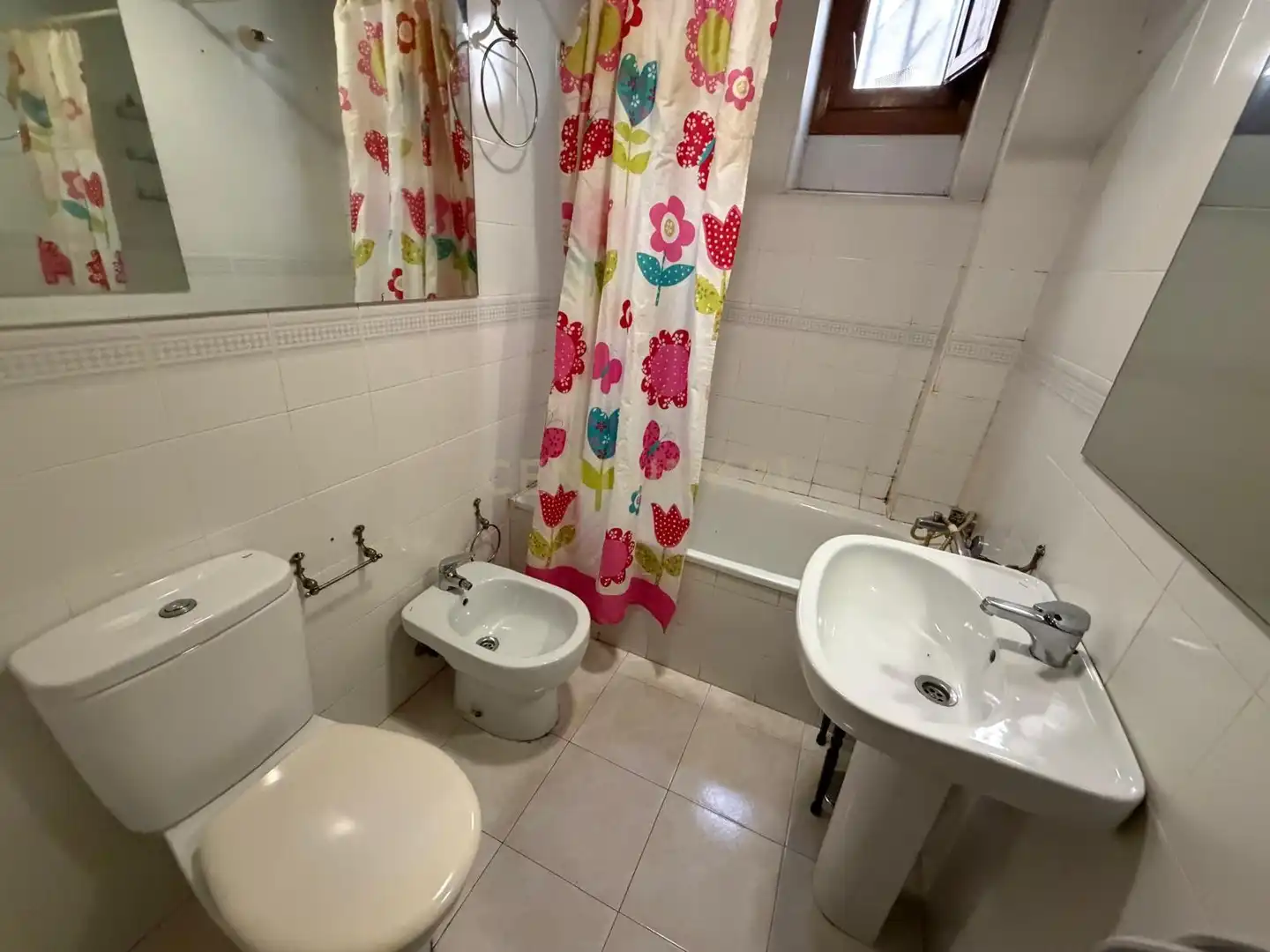 Badezimmer von Wohnung zum Verkauf in Cáceres mit Privatgarten, Schwimmbad und Waschmaschine