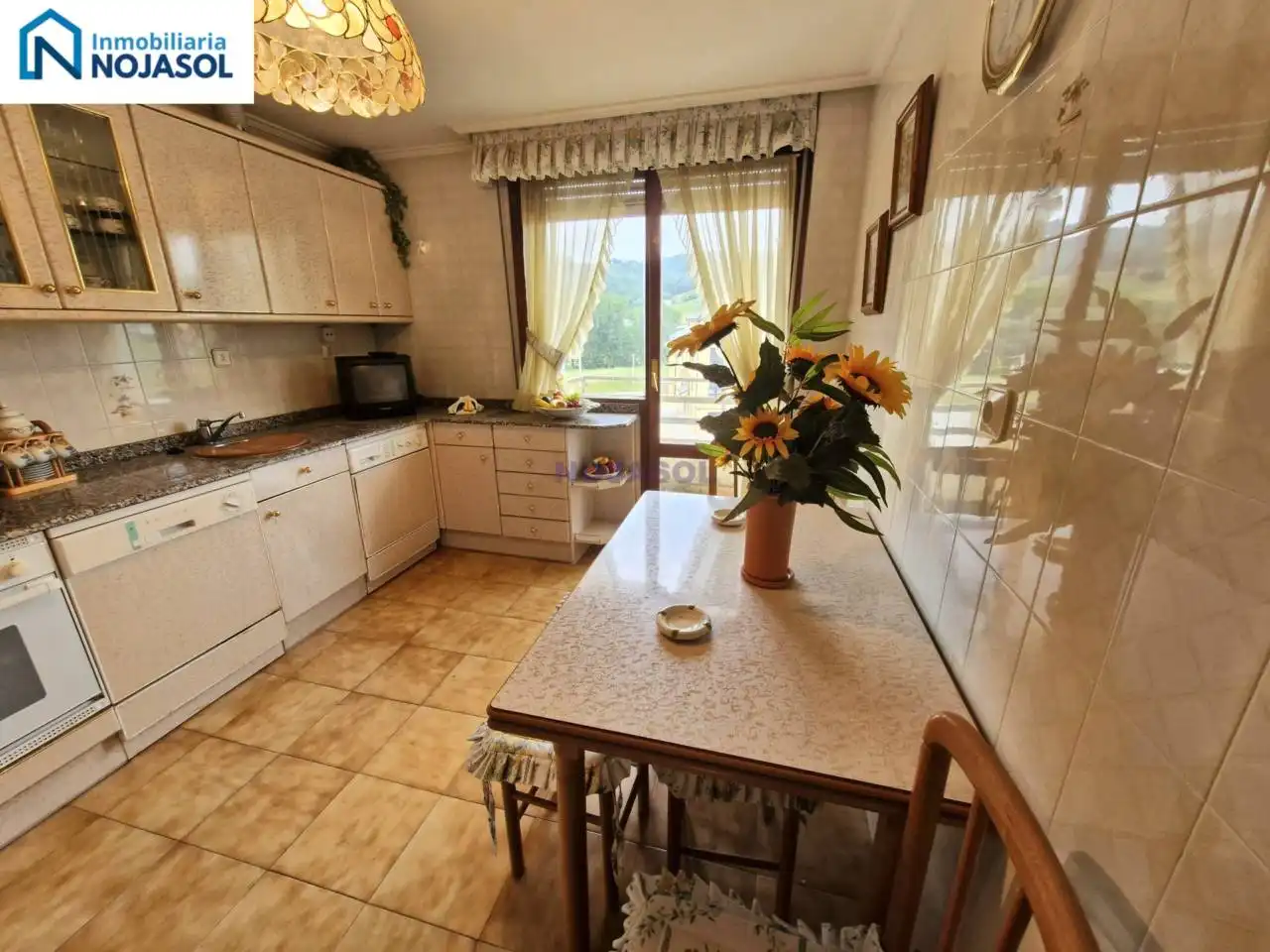 Cocina de Piso en venta en Hazas de Cesto con Parquet, Terraza y Amueblado