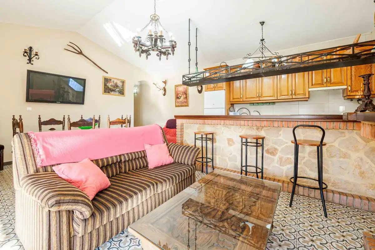 Sala de estar de Finca rústica en venta en Aracena con Aire acondicionado, Calefacción y Jardín privado