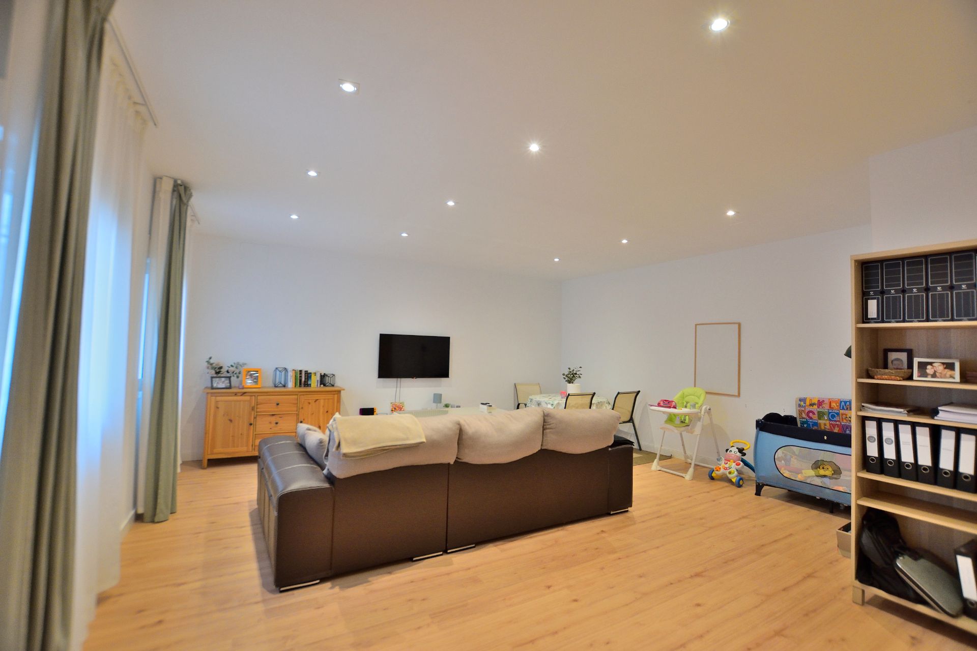 Living room of Flat for sale in Ronda  with Terrace, Storage room and Balcony